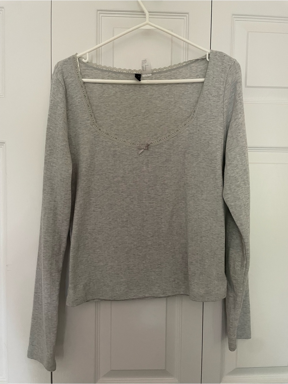 H&M Women’s Grey Long Sleeve Scoop Neck Top